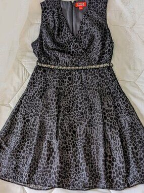 Gray Black Leopard Print Sleeveless V-Neck Dress plus Gray Rhinestone Belt Sz 8